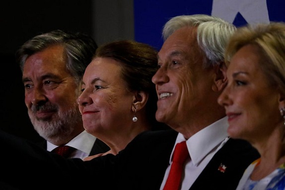 Piñera y Guillier y sus esposas